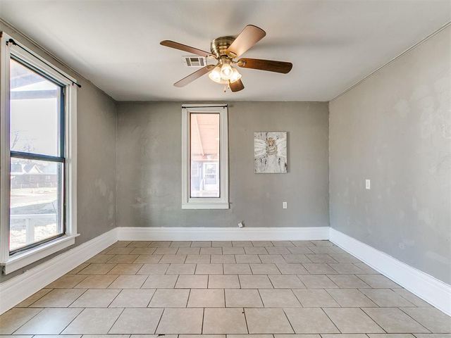 521 N 11th Street, Guthrie, OK 73044