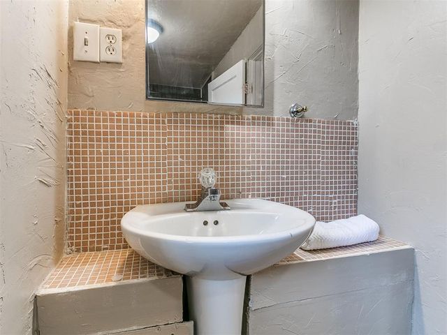 521 N 11th Street, Guthrie, OK 73044