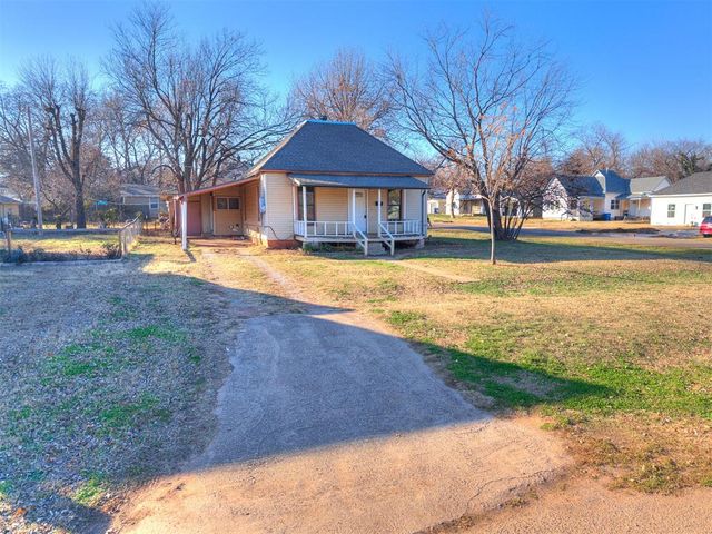 521 N 11th Street, Guthrie, OK 73044