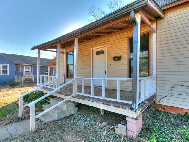 521 N 11th Street, Guthrie, OK 73044
