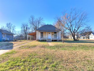 521 N 11th Street, Guthrie, OK 73044