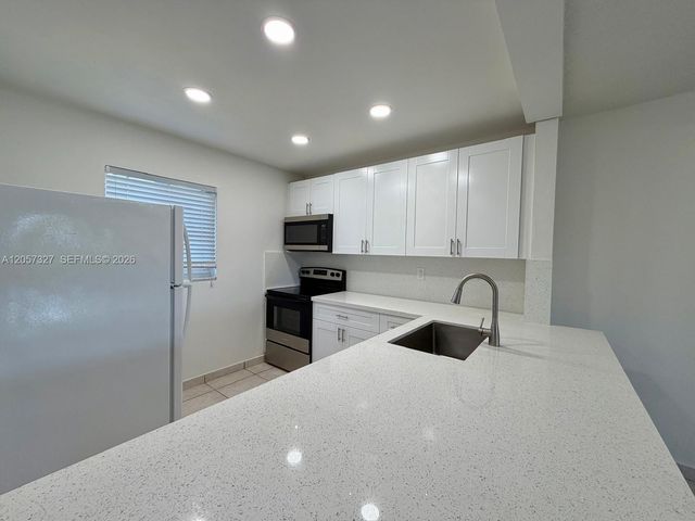 7730 Camino Real F 406 F 406, Miami, FL 33143