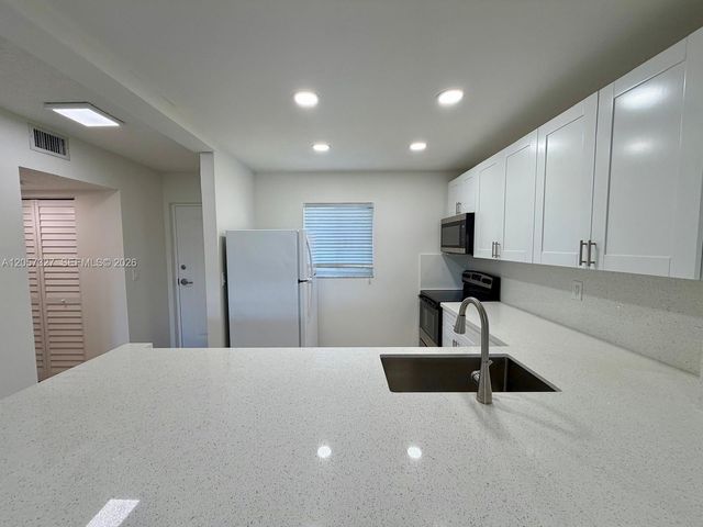 7730 Camino Real F 406 F 406, Miami, FL 33143