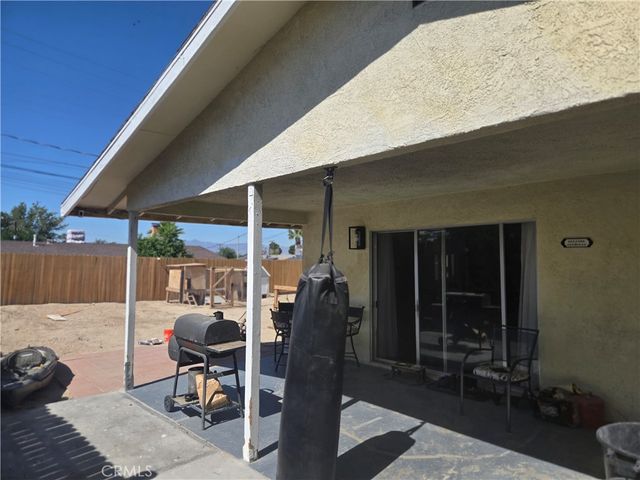16211 Encina, Victorville, CA 92395