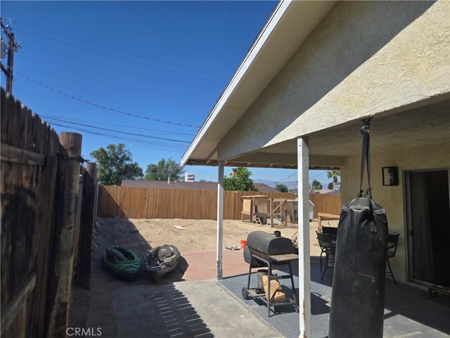 16211 Encina, Victorville, CA 92395