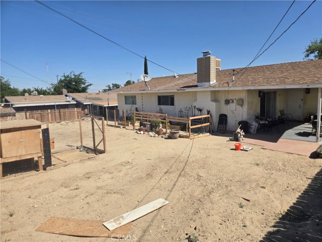 16211 Encina, Victorville, CA 92395