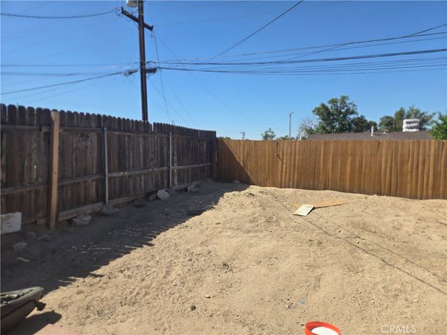 16211 Encina, Victorville, CA 92395