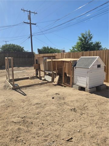 16211 Encina, Victorville, CA 92395