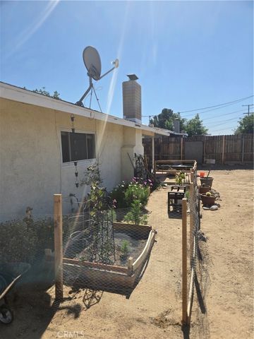16211 Encina, Victorville, CA 92395