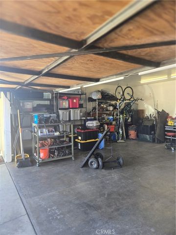 16211 Encina, Victorville, CA 92395