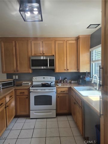 16211 Encina, Victorville, CA 92395