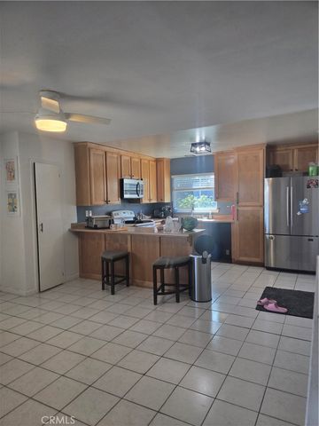 16211 Encina, Victorville, CA 92395