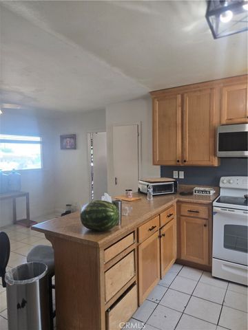 16211 Encina, Victorville, CA 92395