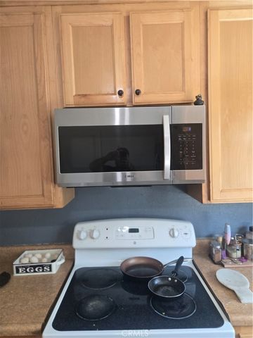 16211 Encina, Victorville, CA 92395