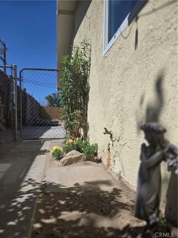 16211 Encina, Victorville, CA 92395