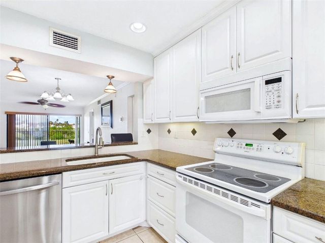 6335 PALMA DEL MAR BOULEVARD S 223, St Petersburg, FL 33715