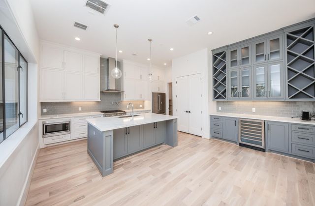 2501 Julian Street, Houston, TX 77009