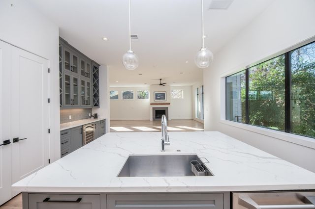 2501 Julian Street, Houston, TX 77009