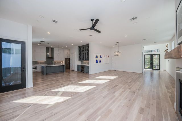 2501 Julian Street, Houston, TX 77009