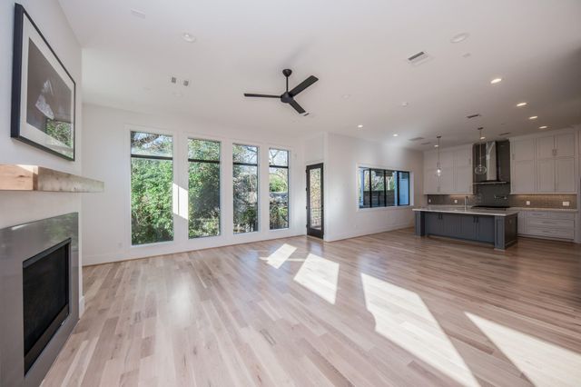 2501 Julian Street, Houston, TX 77009