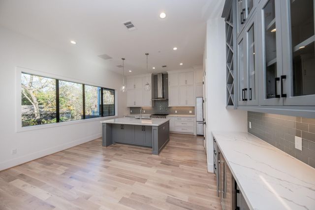 2501 Julian Street, Houston, TX 77009