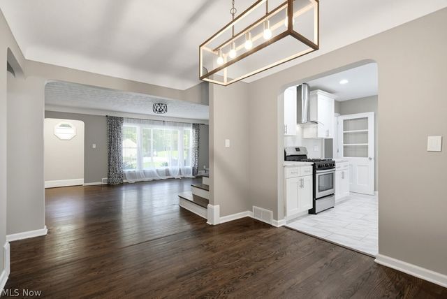 6514 Bonroi Drive, Seven Hills, OH 44131