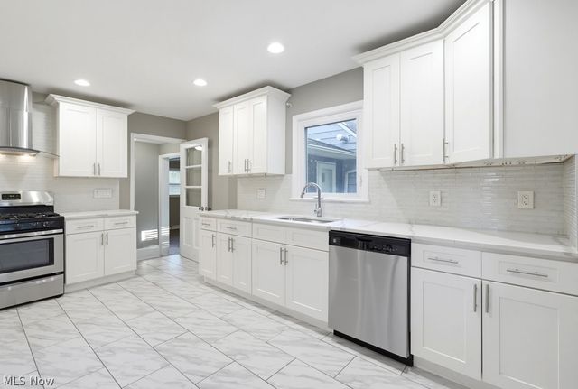 6514 Bonroi Drive, Seven Hills, OH 44131