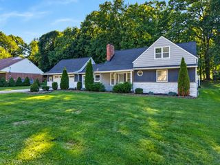 6514 Bonroi Drive, Seven Hills, OH 44131