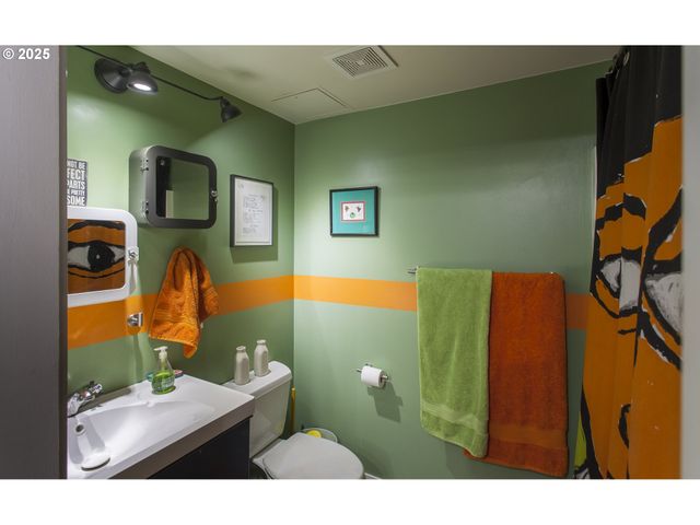 533 Ne HOLLADAY St 308, Portland, OR 97232