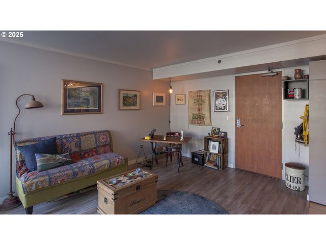 533 Ne HOLLADAY St 308, Portland, OR 97232