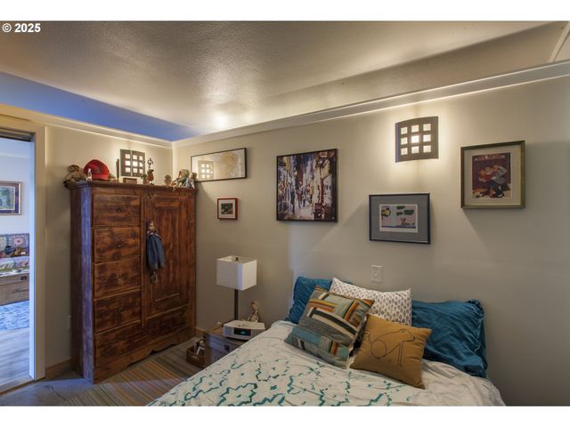 533 Ne HOLLADAY St 308, Portland, OR 97232