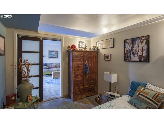 533 Ne HOLLADAY St 308, Portland, OR 97232