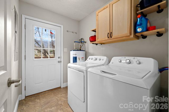 121 James Street, Clyde, NC 28721