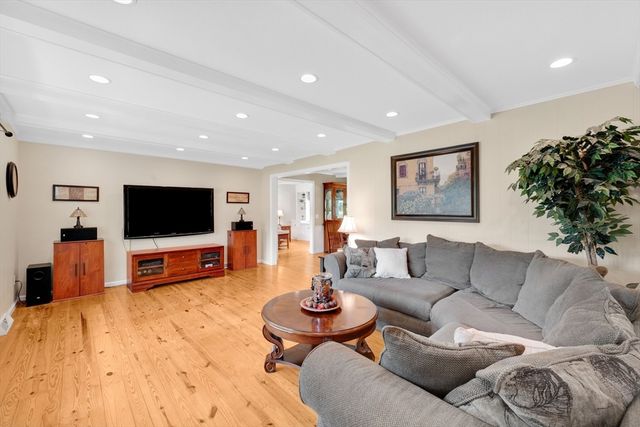 3 Mark Rd, Wilbraham, MA 01095