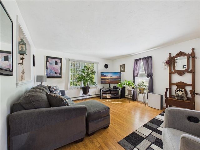 139 South St, Plymouth, MA 02360