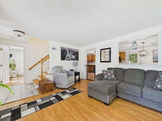 139 South St, Plymouth, MA 02360