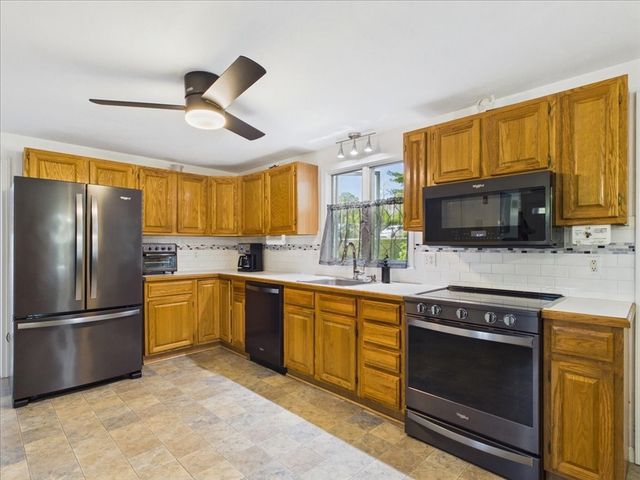 139 South St, Plymouth, MA 02360