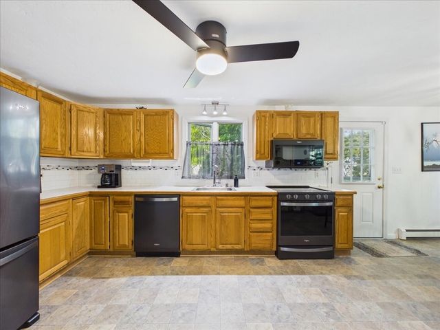 139 South St, Plymouth, MA 02360