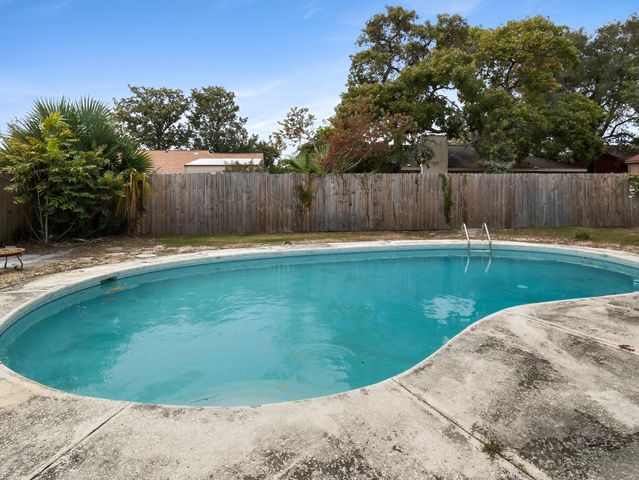 15 W Casa Loma Drive, Mary Esther, FL 32569