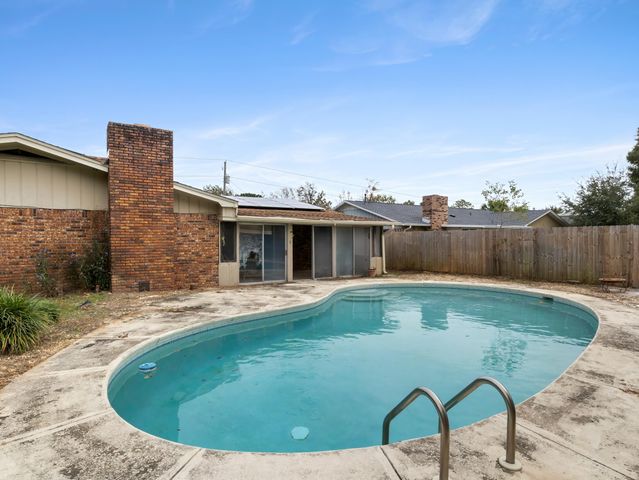 15 W Casa Loma Drive, Mary Esther, FL 32569