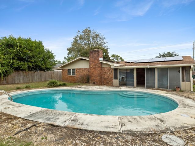 15 W Casa Loma Drive, Mary Esther, FL 32569