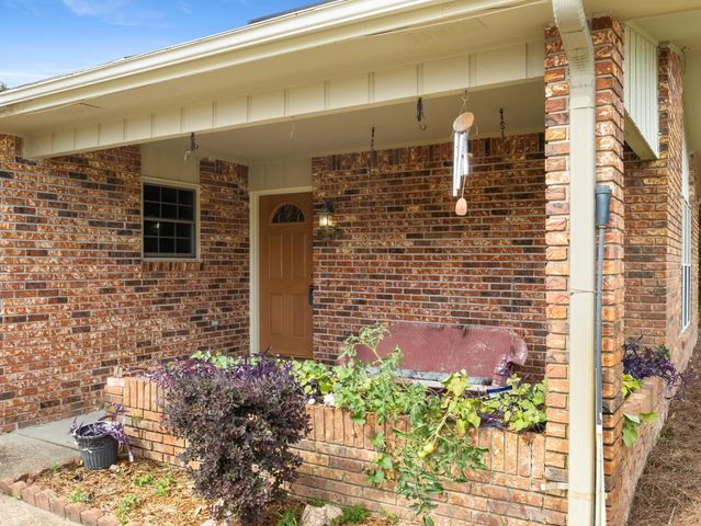 15 W Casa Loma Drive, Mary Esther, FL 32569