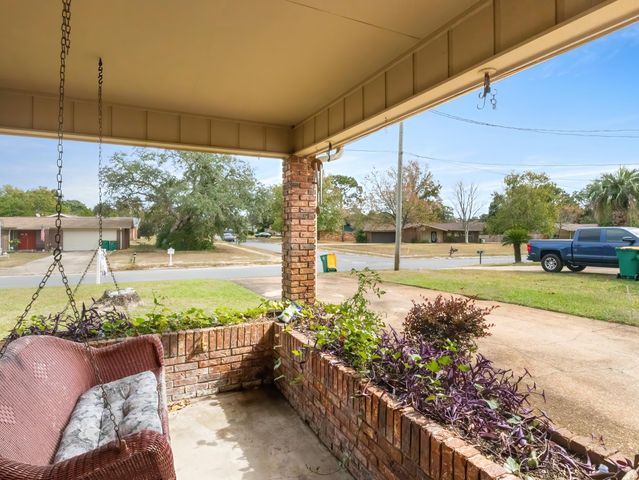 15 W Casa Loma Drive, Mary Esther, FL 32569