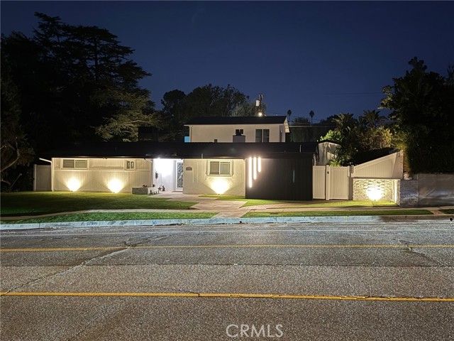 20300 Oxnard, Woodland Hills (los Angeles), CA 91367