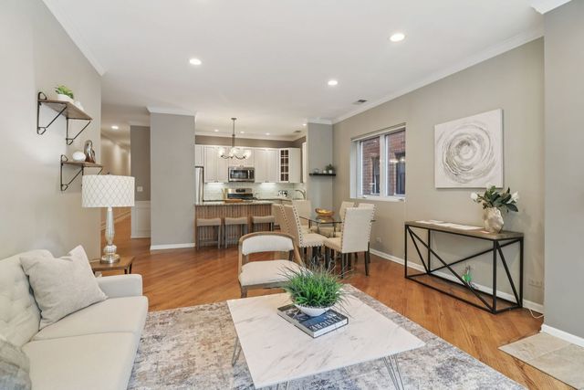 2735 N Kenmore Avenue 2S, Chicago, IL 60614