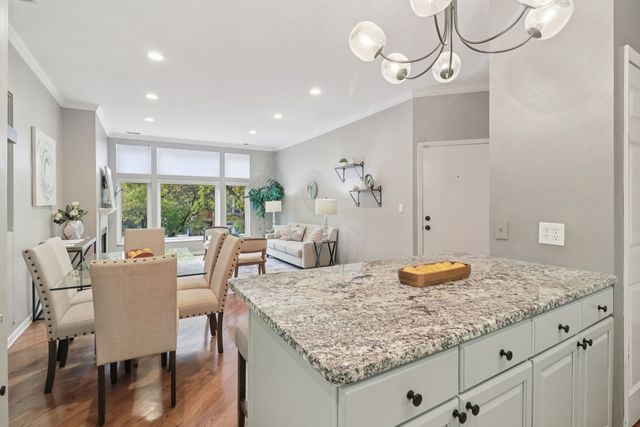 2735 N Kenmore Avenue 2S, Chicago, IL 60614