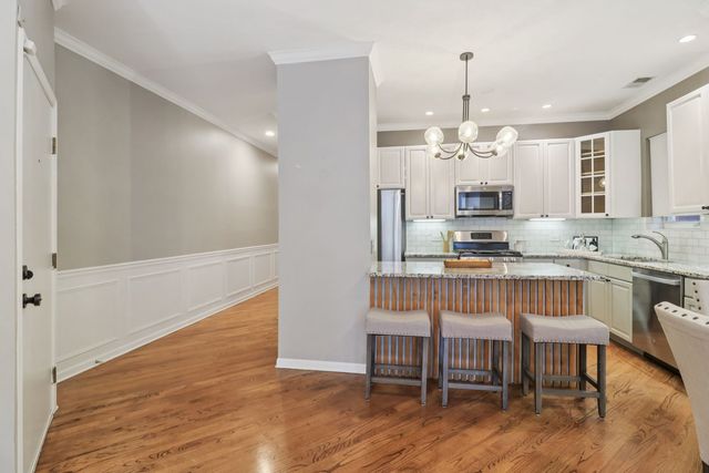 2735 N Kenmore Avenue 2S, Chicago, IL 60614