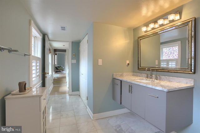 111 BARRE ST W, Baltimore, MD 21201