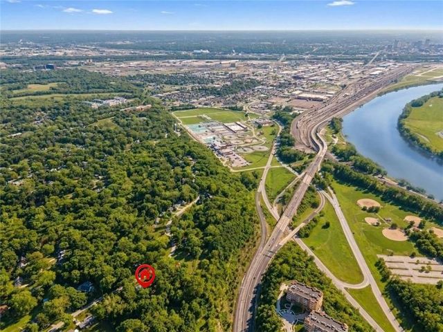 3848 N Briarcliff Road, Kansas City, MO 64116