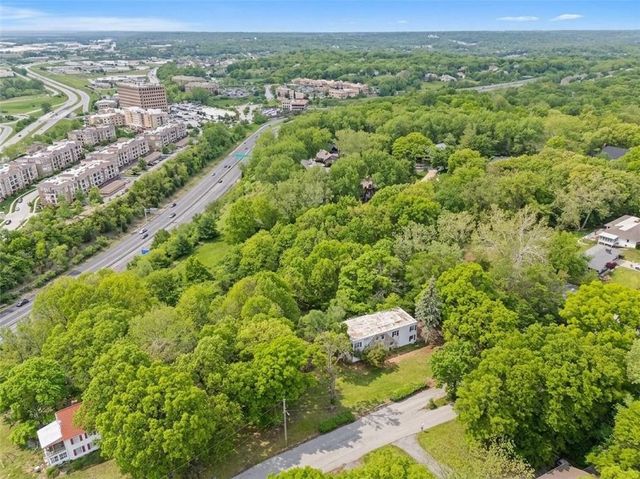 3848 N Briarcliff Road, Kansas City, MO 64116